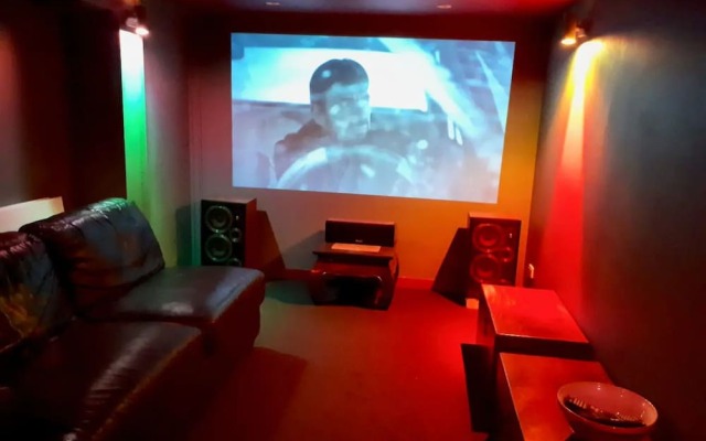 Campbells Bay Family Home With Cinema Near Beach