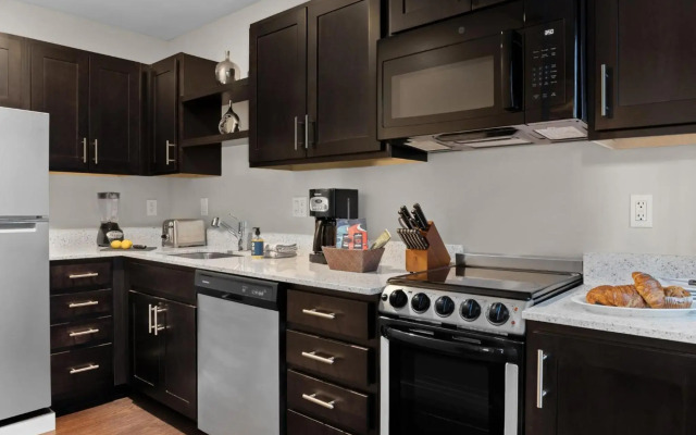 Suites At Fishermans Wharf