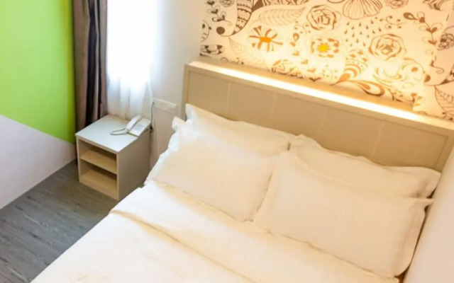 The Crown Hotel Klia