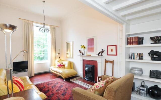 217 Charming first floor period city center apartment