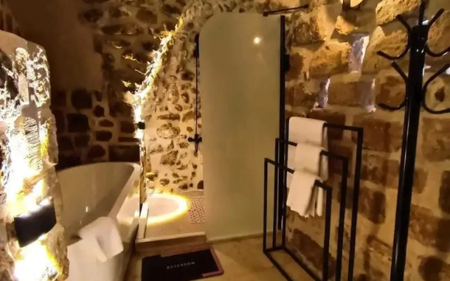 Tuğmaner Small House Ajar