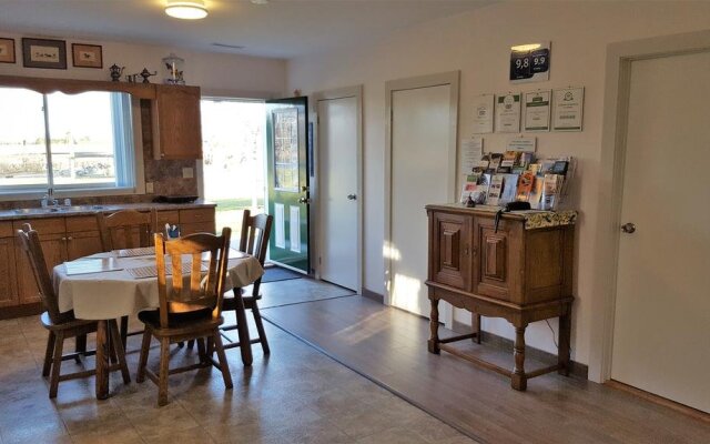 Duck Pond Bed & Breakfast Cottage