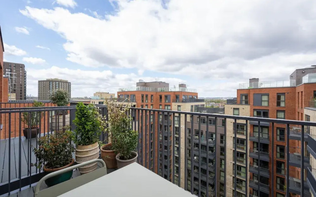 Stylish City Flat With Private Balcony