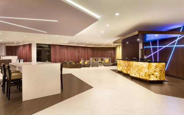 DoubleTree by Hilton Toronto Airport West