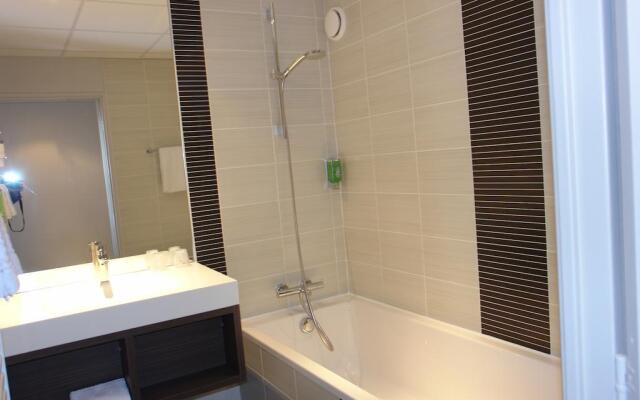 Brit Hotel Vannes-Theix