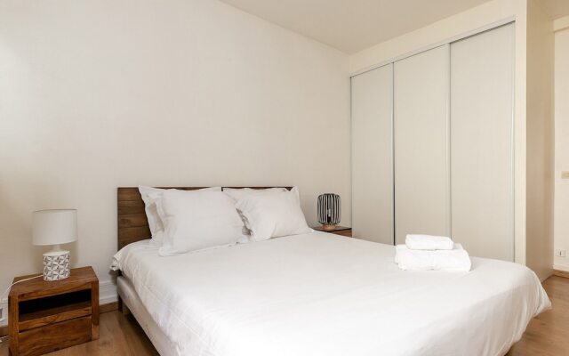 Eiffel Tower - Rue Cler Area Apartment