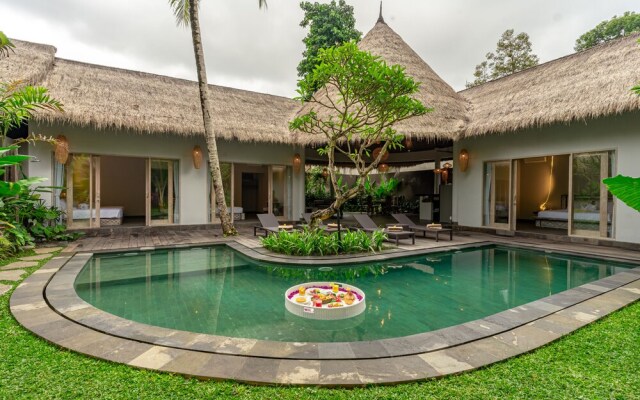Brand new Luxury 3BR villa Ethnic Ubud 1
