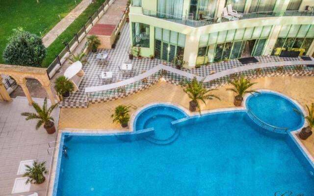 Deluxe Apartments Gallery 2