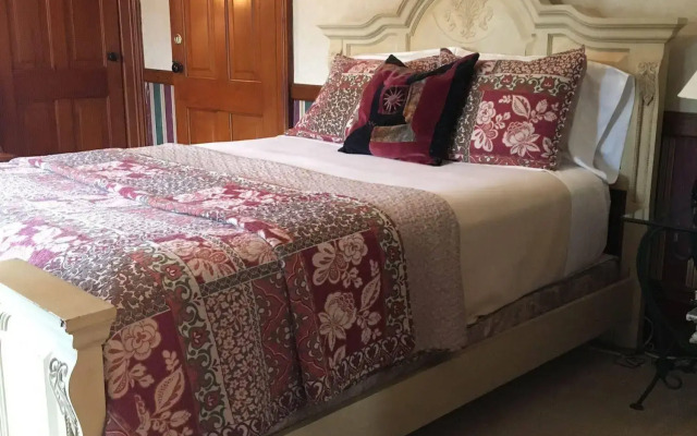 White Swan Inn Bed & Breakfast