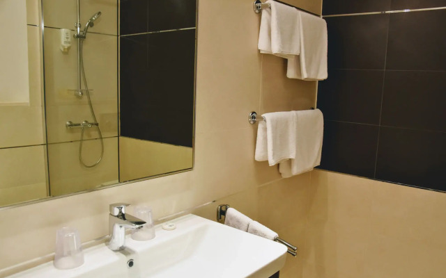 Celenga Apartments with free offsite parking