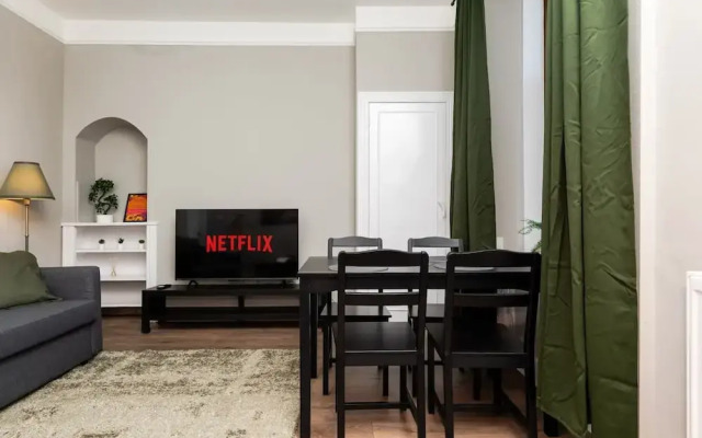 2 Bedroom Flat - Free Parking