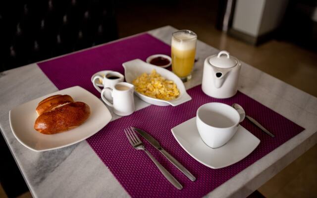 Roswal Hotel