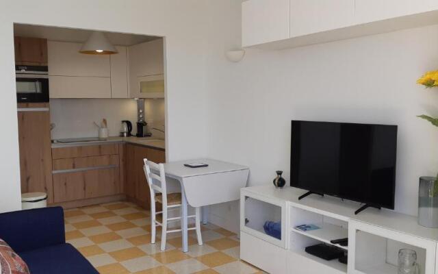 Neptune 5, top floor, sea view