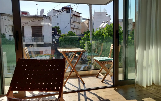 Sunny new lovely apartment 60 meters from the metro