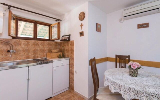 Awesome Home in Nova With Wifi and 4 Bedrooms