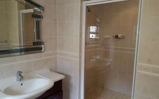 Savoy Lodge With Breakfast Included - Budget Triple Room 3