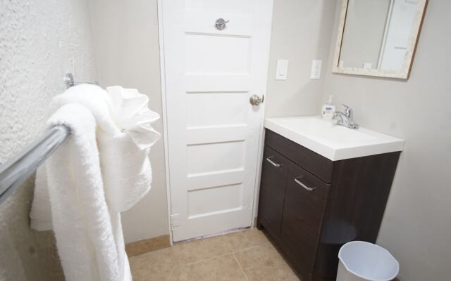 Charming Bungalow Next to UNC - Free Cruiser Bikes!