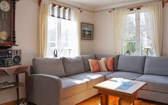 6 Person Holiday Home in Stromstad