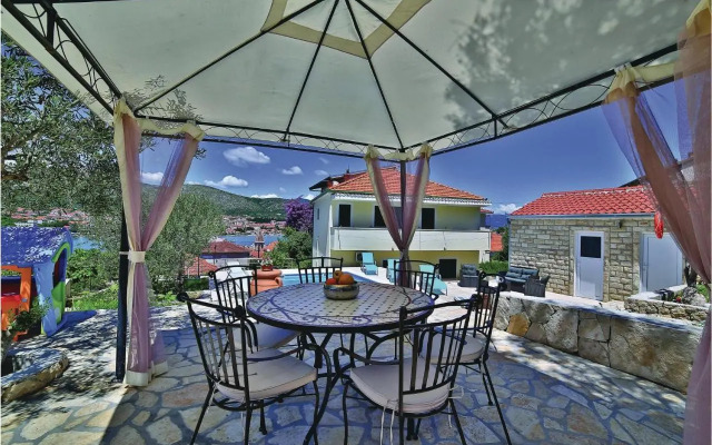 Apartment Trogir with Sea View 05