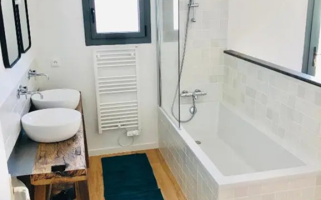 Maison familiale, à 100 mètres plage.