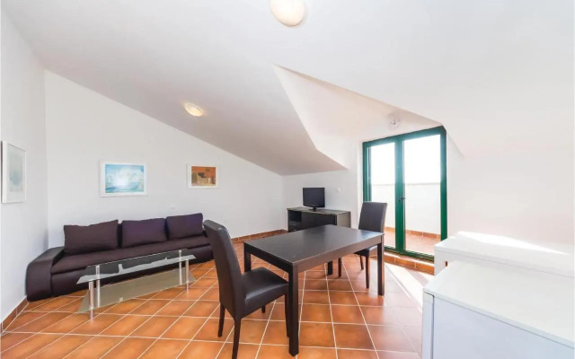 Three-Bedroom Apartment in Privlaka
