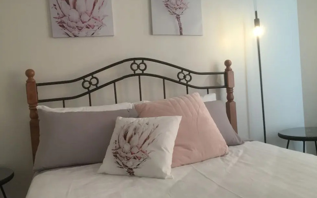 3ree Spacious & charming Apartment