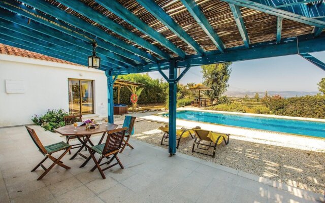 Amazing Home in Argaka With 2 Bedrooms, Outdoor Swimming Pool and Swimming Pool