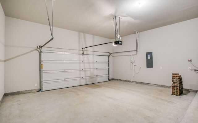 Beautiful furnished 3 bedroom Allen Home