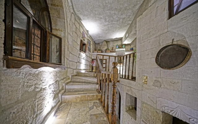Maccan Cave Hotel