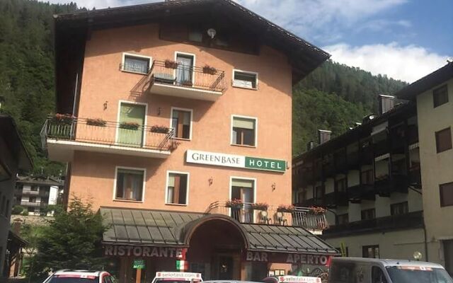 Green Base Hotel B&B