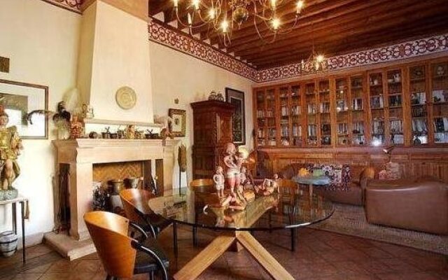 Casa de la Real Aduana Boutique Hotel