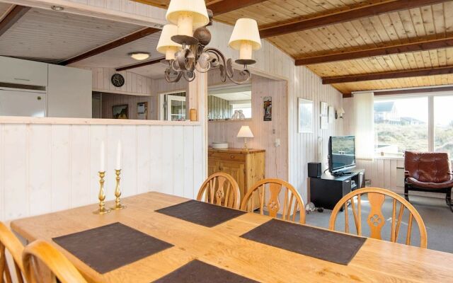 Tranquil Beach Cottage in Rindby-by Traum