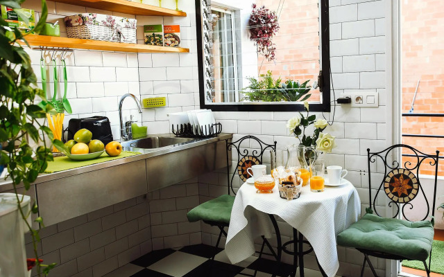 Rooms Hola BCN B & B