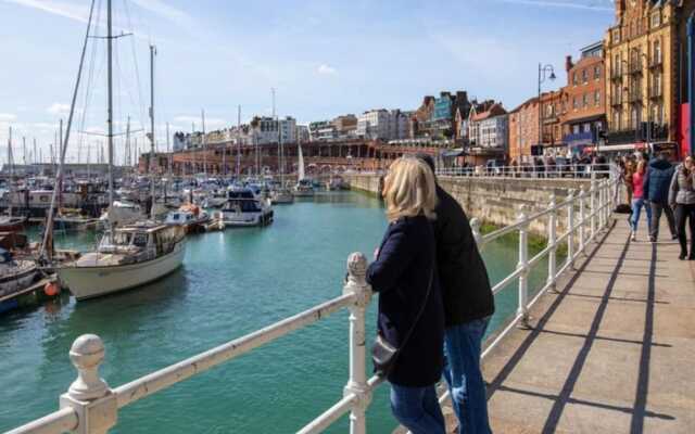 Harbour High - Luxury Beach Penthouse - Sleeps 6