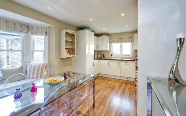 Lovely Apartment With Roof Terrace in Battersea