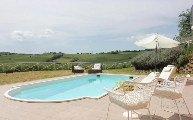 Villa Diana, Marche - intera struttura con piscina