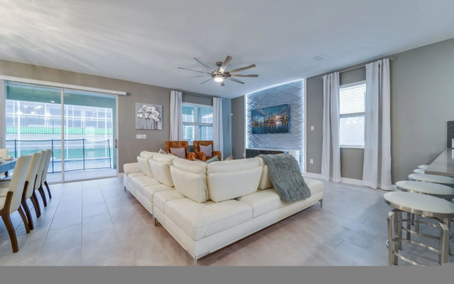 9 Bedroom Family Friendly Retreat -Champions Gate, Davenport