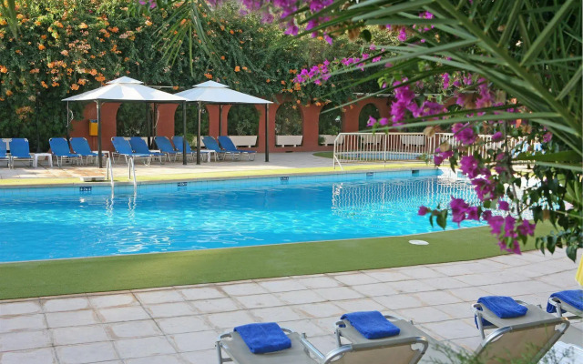 Navarria Hotel