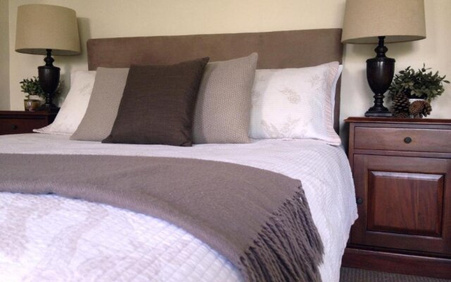 Jacaranda House Bed & Breakfast