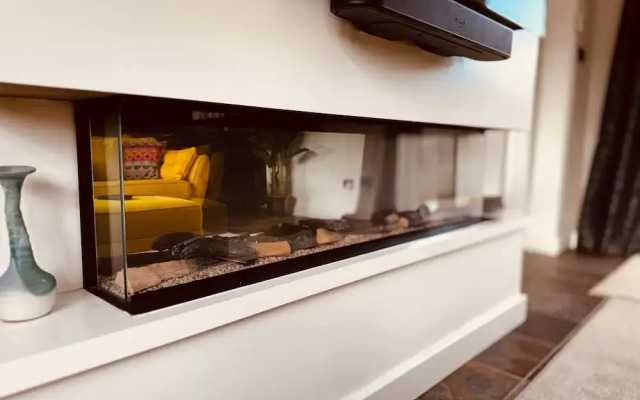 Luxury Adult-only 2-bedroom Bungalow With Hot Tub
