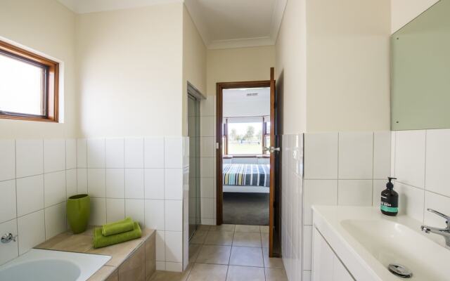 Parkview Villa 2 Luxury 3 Bedroom Home