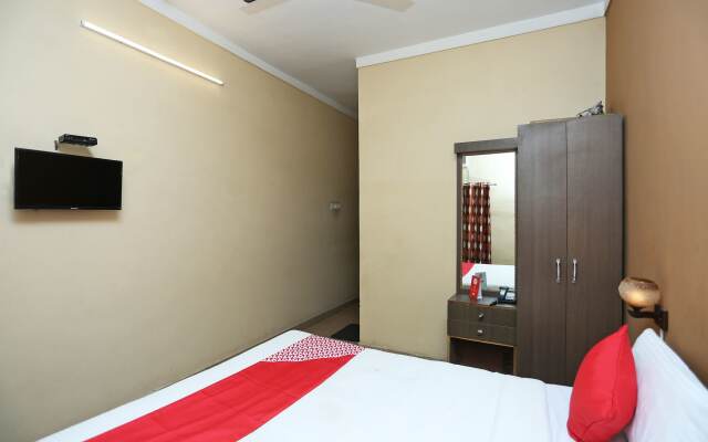 OYO 12777 Hotel Classic