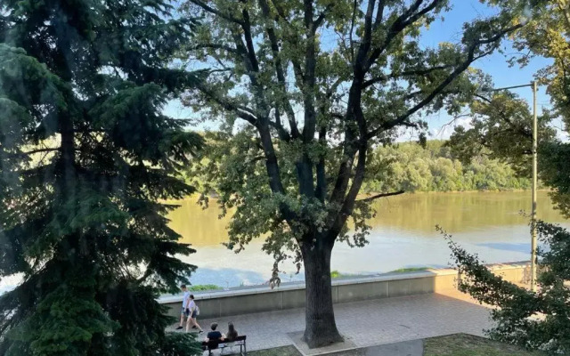 Romantic riverview bestern