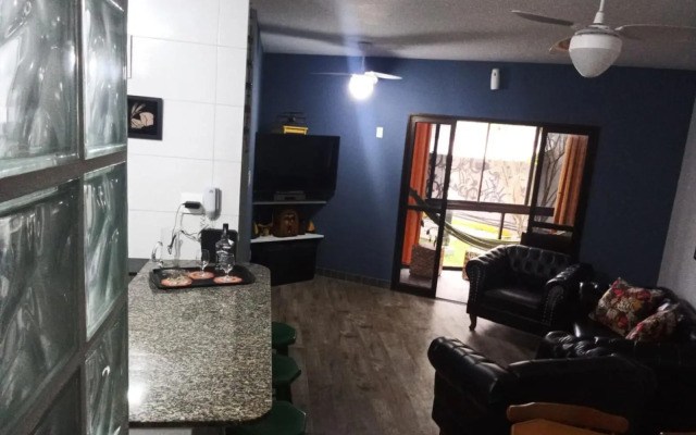 Apartamento Centro de Bertioga 100MTS da praia.