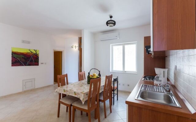 Alan Apartment