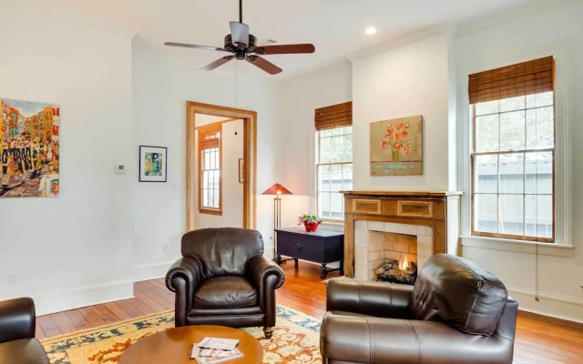 Comfy Central Natchez Hideaway: Walk to Dtwn!