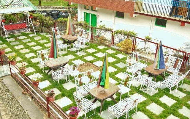 Hotel Chetna & Cottages