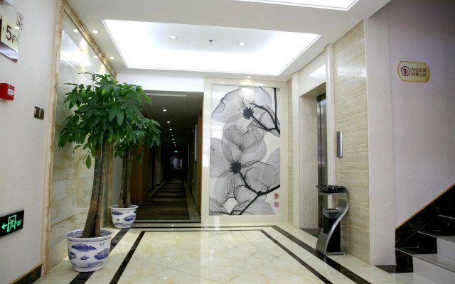 Bohui Boutique Hotel (Wuhan High-speed Railway Station Honggangcheng Subway Station)