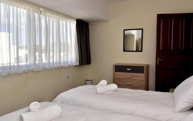 2 Bedroom, Bright & Central Top Floor Apartment - 5