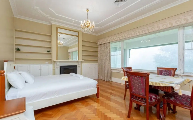 Classic 5 Beds Mt Dandenong Resort